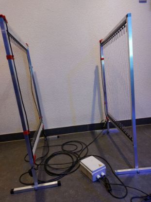 Afbeeldingen van Elektrische harpen set  230 VAC  bescherming tegen de Aziatische Hoornaar  HELAAS UITVERKOCHT